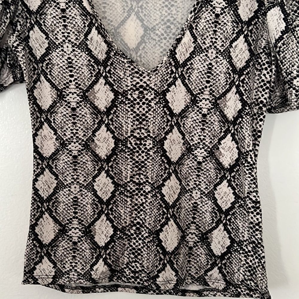 Snakeskin Print top - Picture 2 of 3